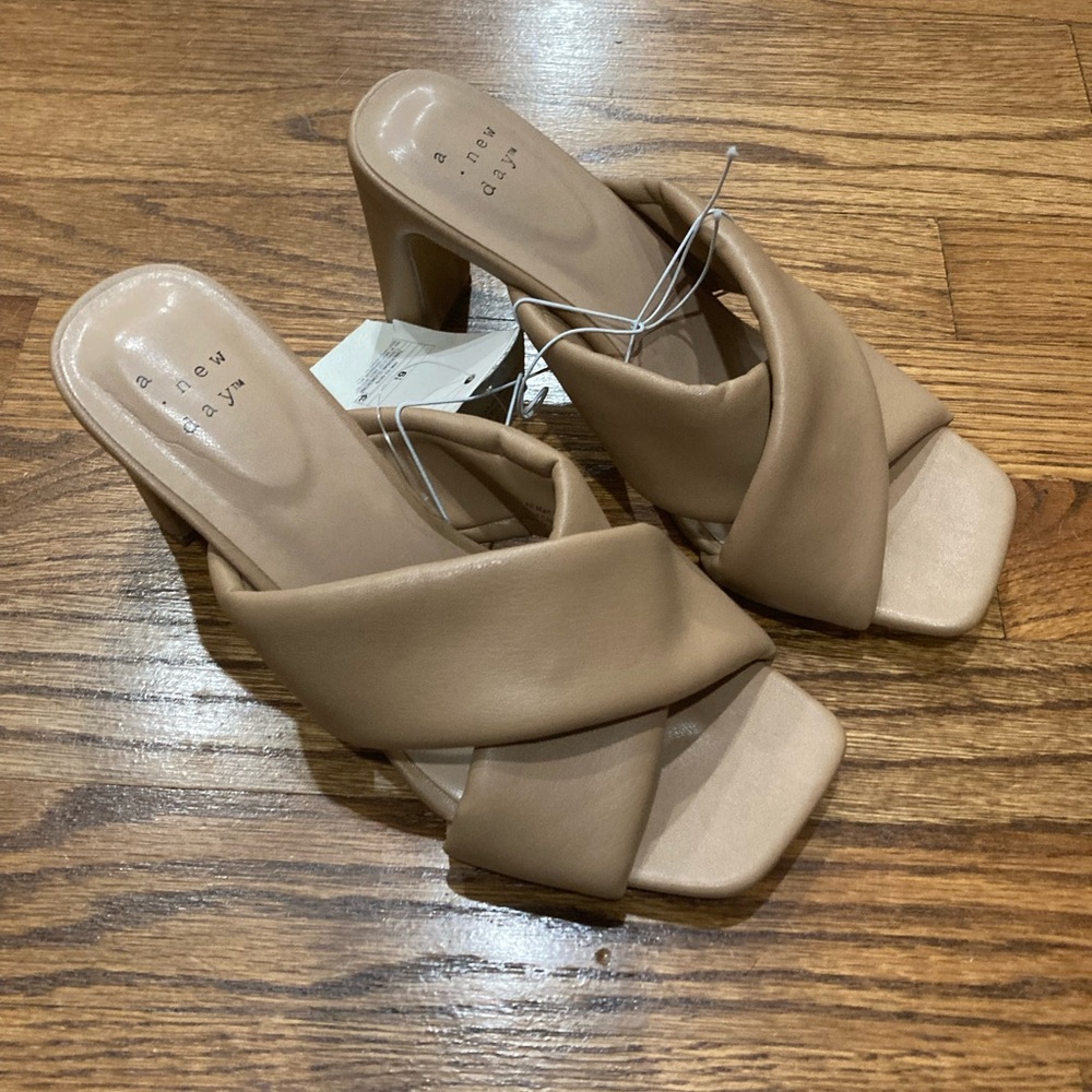 5 for $25! Nude sandals
